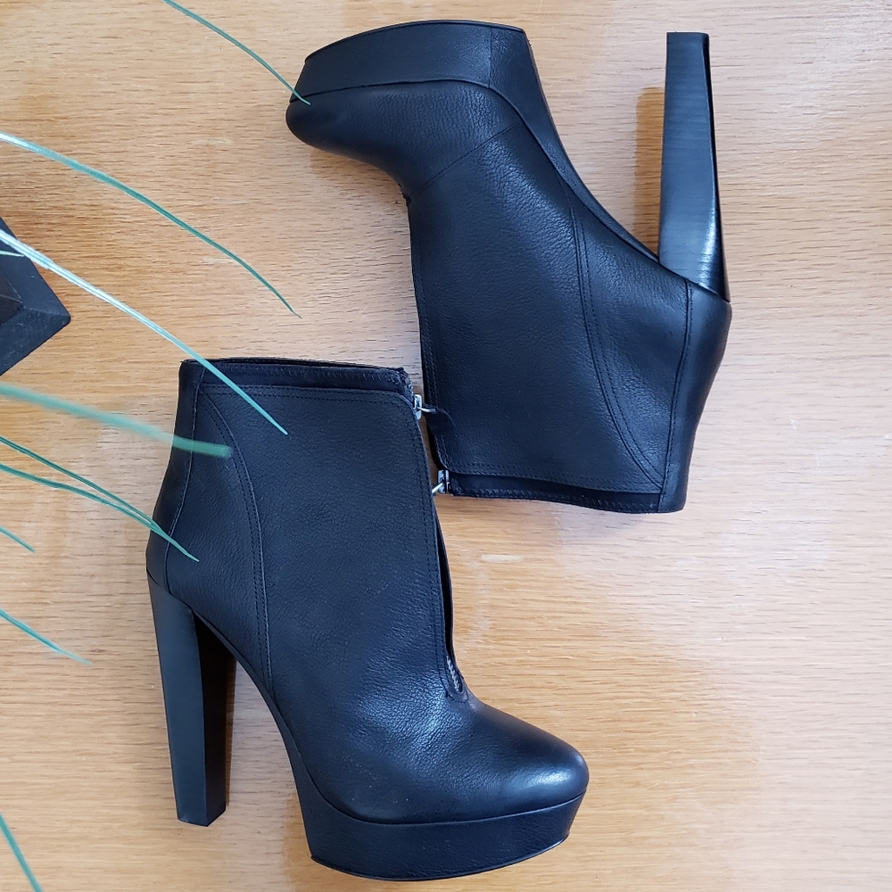 LUXURY REBEL Heel Booties